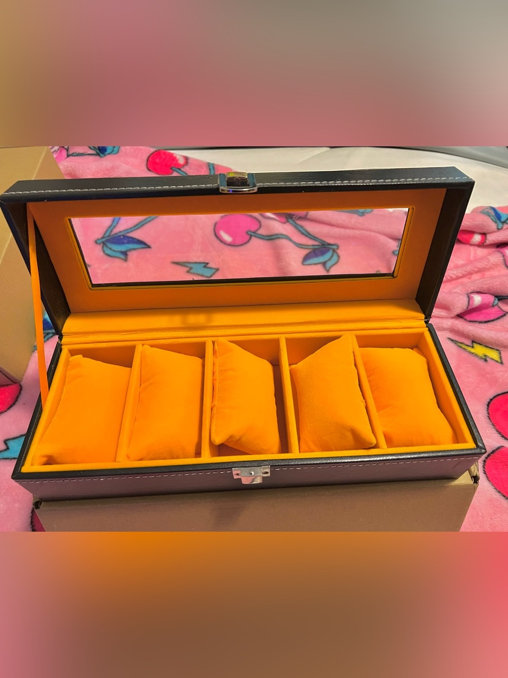 5 SPOT WATCH/BRACELET BOX/ BRAND NEW/
